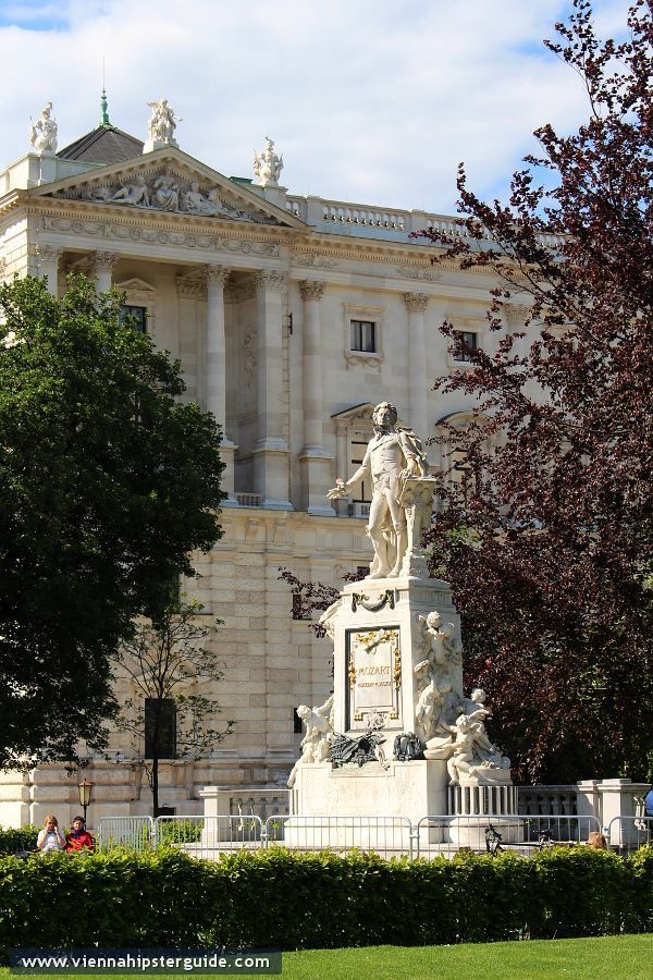 Mozartdenkmal in Burggarten, Vienna. Wien
