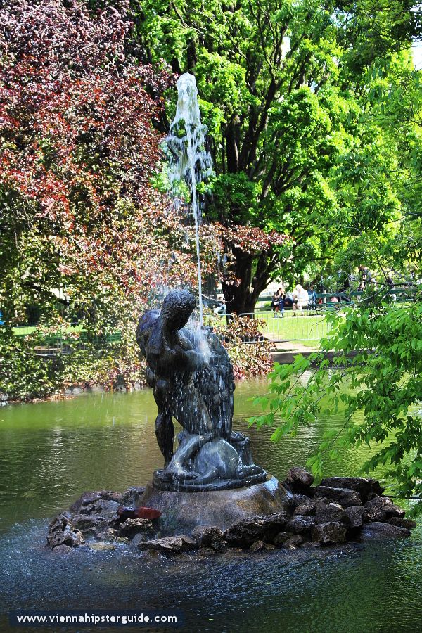 Burggarten in Wien, Österreich - fountain in public park, Vienna