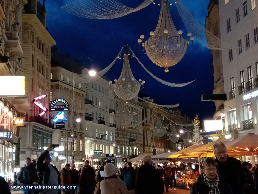 Graben, Wien, Österreich - shopping street in Vienna with Christmas decorations